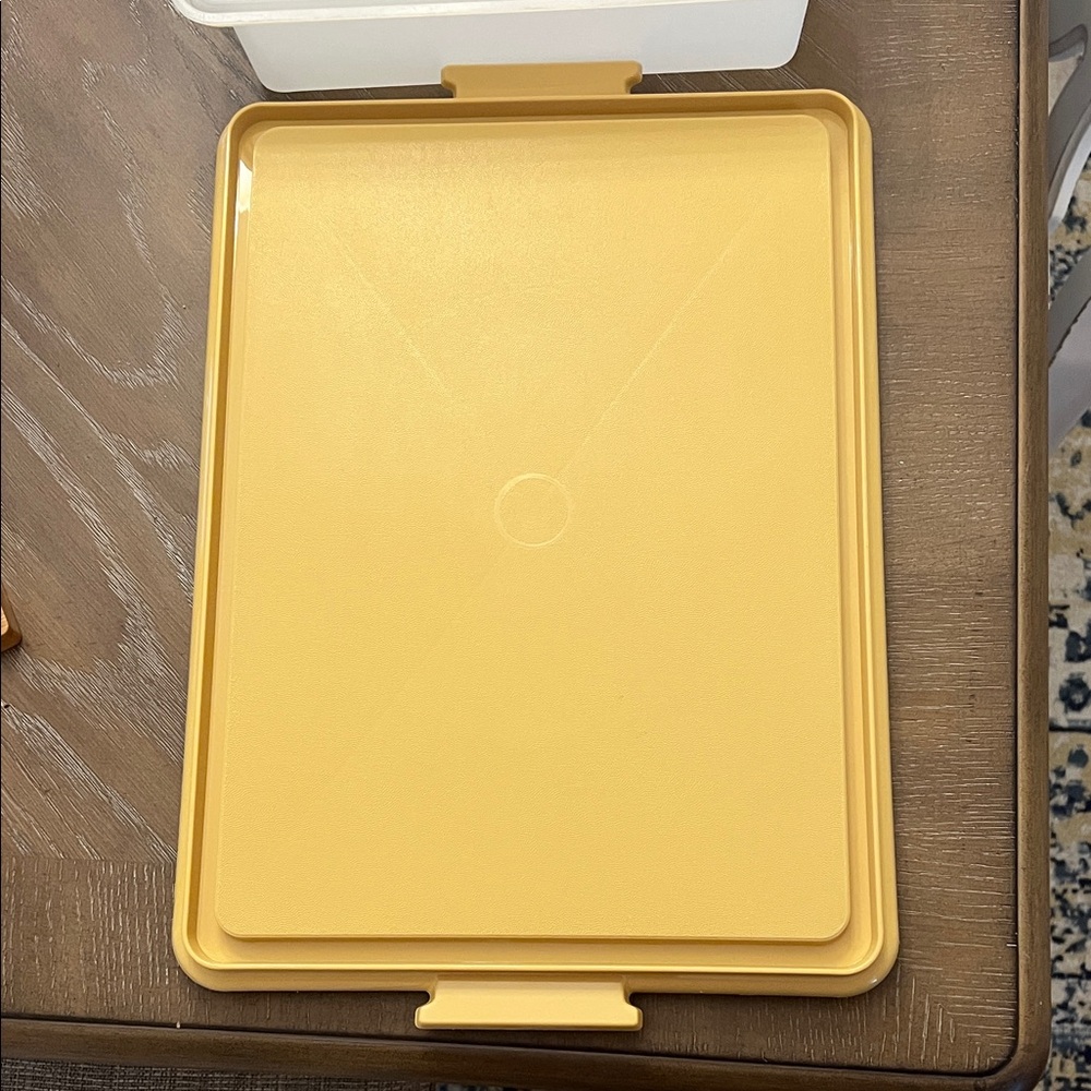 Tupperware Cream and Yellow Rectangular Carrier - Picture 4 of 8